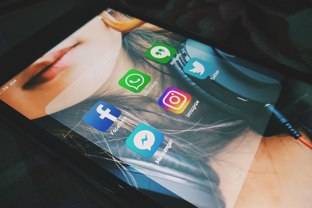网贷app，便利与风险并存的金融工具