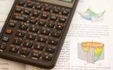 循环使用闪电贷，金融便利与风险的双刃剑